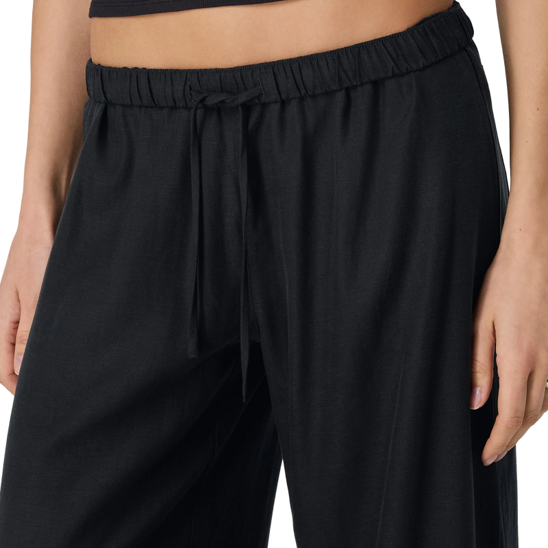 Vuori Women's Trestles Twill Everyday Crop Wideleg Waist Line