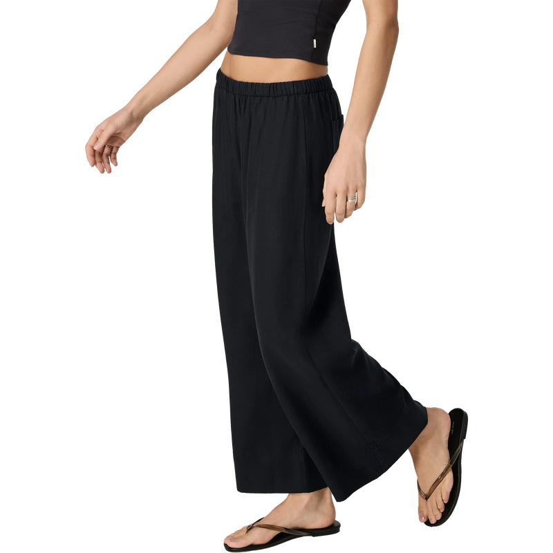 Vuori Women's Trestles Twill Everyday Crop Wideleg 3/4 Front