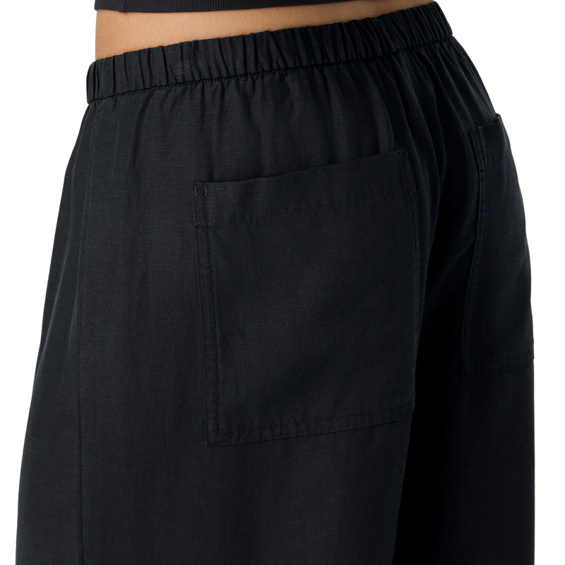 Vuori Women's Trestles Twill Everyday Crop Wideleg Back Pocket