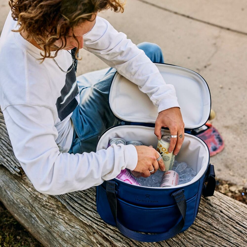 Carryout Cooler 15L, Hydro Flask Carryout Cooler 15L Lifestyle