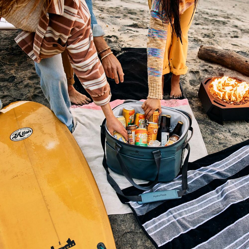 Carryout Cooler 30L, Hydro Flask Carryout Cooler 30L Lifestyle