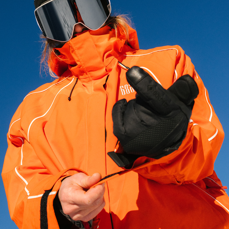 Women's Gore Tex Smarty 3-in-1 Gauntlet Glove, 686 Women's Gore Tex Smarty 3in1 Gauntlet Glove on model