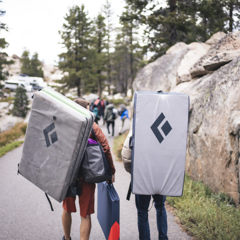 Circuit Z Crash Pad, Black Diamond Circuit Z Crash Pad in 1016-Pewter on models walking