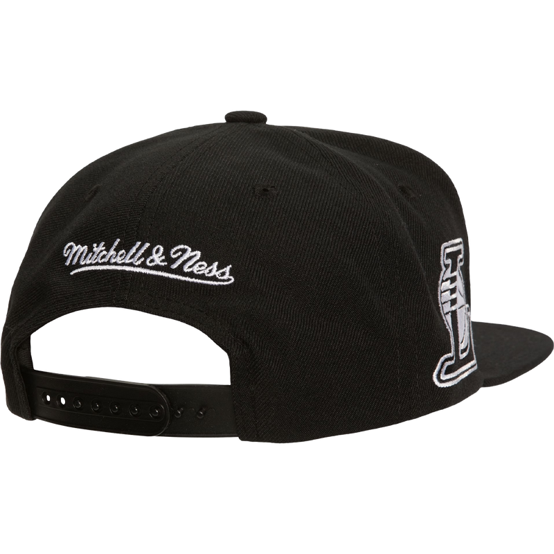 Lakers Evergreen Black White Snapback, Mitchell and Ness Lakers Evergreen Black White Snapback in Black with snapback detail