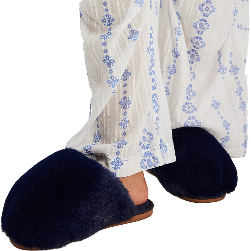 Women's Snowball Slipper, Free People Women's Snowball Slipper i 4405 Navy Faux on model