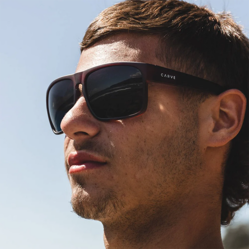 Vendetta, Carve Vendetta in Brick Recycled + Brown Polarized on model