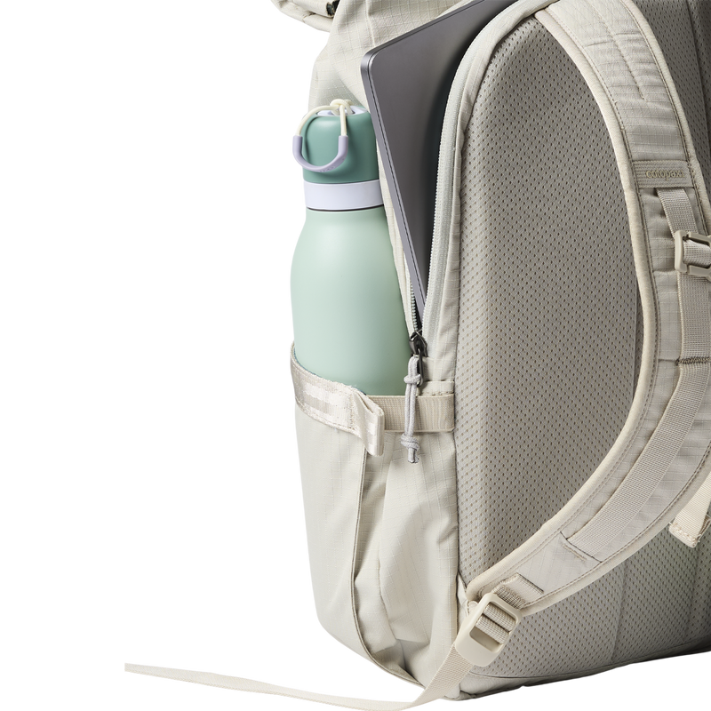 Consuelo 22L Daypack, Cotopaxi Consuelo 22L Daypack bottle holder