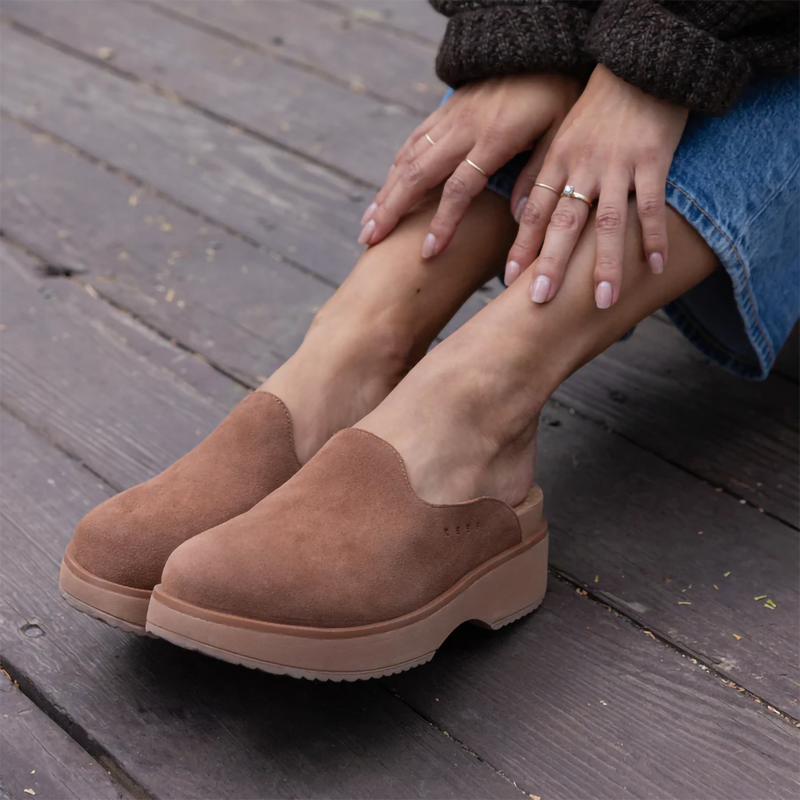Women's Vista Skye, Reef Women's Vista Skye in Walnut Suede on model