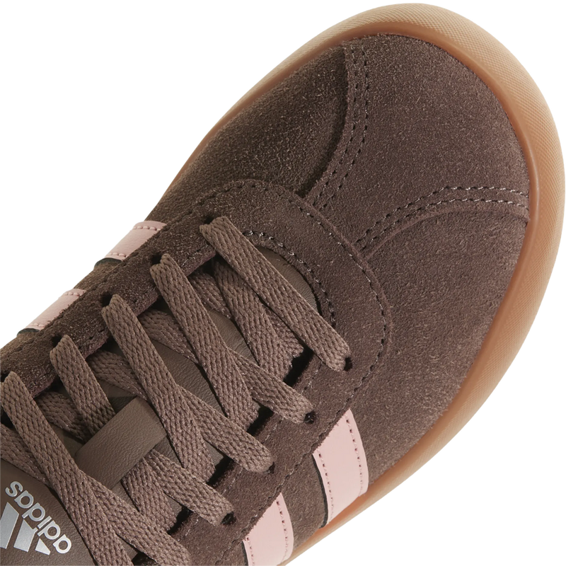 Youth VL Court 3.0, Adidas Youth VL Court 3.0 in Earth Strata Semi Frozen Turbo Amber Gum toe and stitch detail