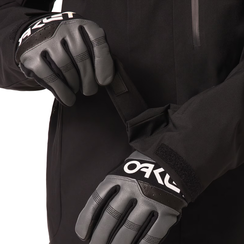 Men's TNP TBT Shell Jacket, Oakley Men's TNP TBT Shell Jacket cuff