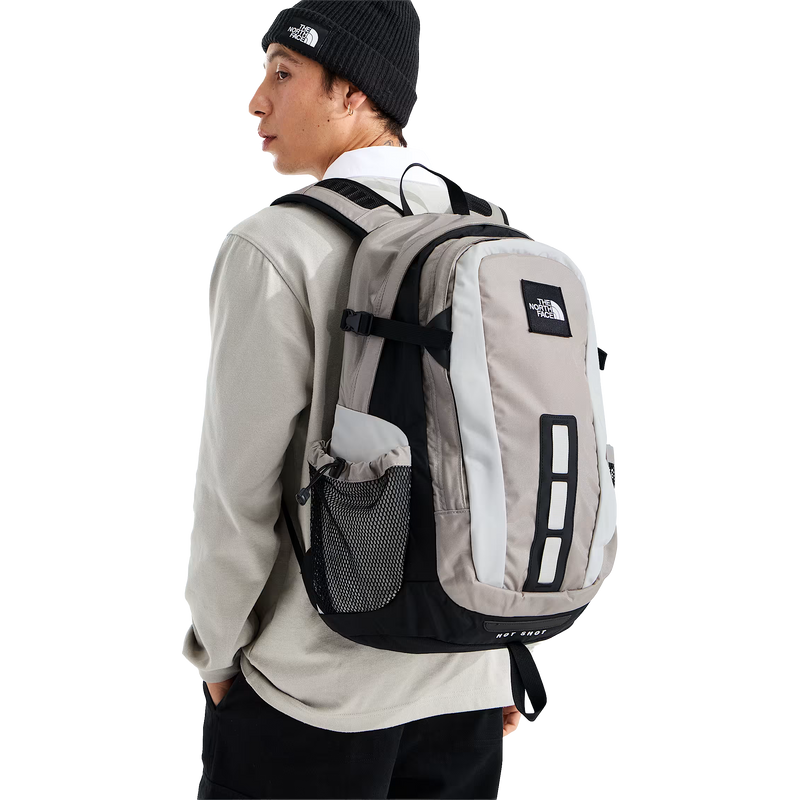 Hot Shot SE, The North Face Hot Shot SE in Y24-Stone Slab/Cumulus Cloud/T on model