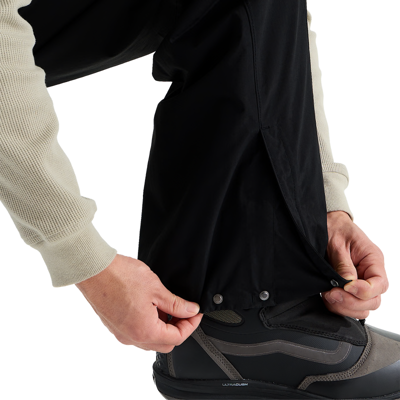 The North Face Men's Slider Pant in TNF Black over the boot widening detail