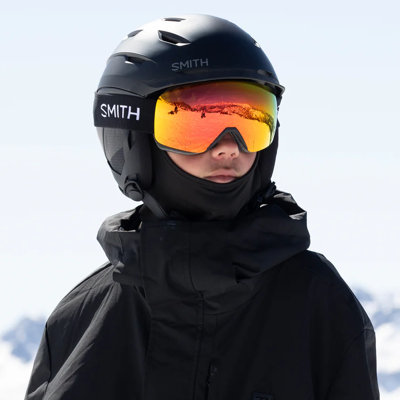 Level MIPS Round Contour Fit, Smith Sport Optics Level MIPS with goggles on rider