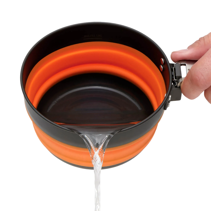 Frontier UL Collapsible Pot 1L, Sea to Summit Frontier UL Collapsible Pot 1L pouring