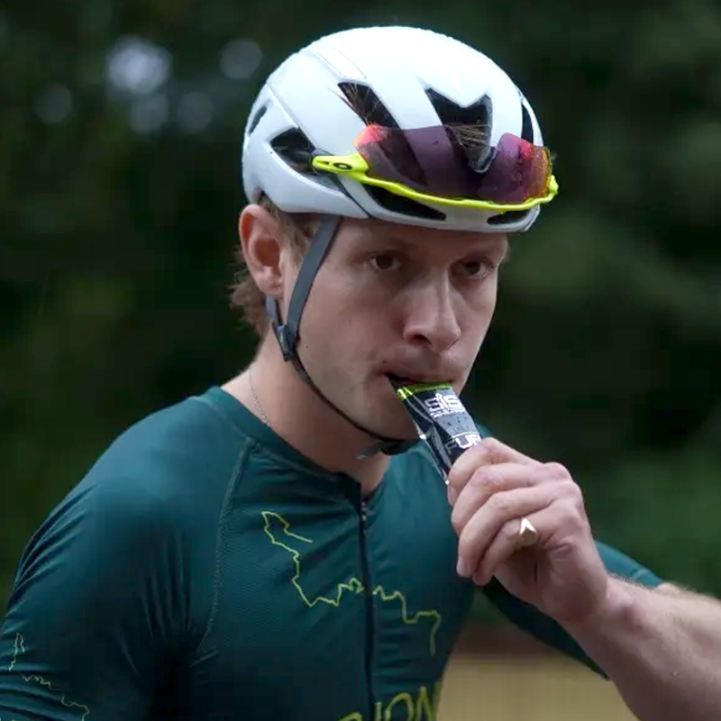 Beta Fuel + Electrolyte Gel, Science in Sport Beta Fuel + Electrolyte Gel with cyclist