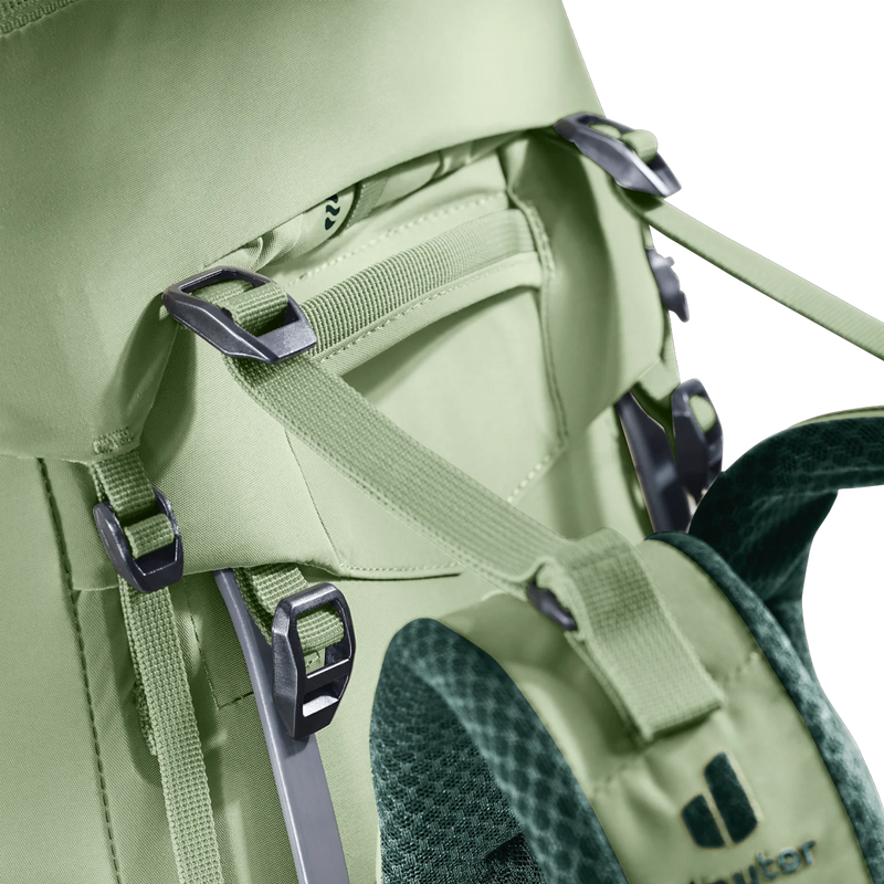 Aircontact Core 55+10 SL, Deuter Aircontact Core 55+10 SL Front Strap adjustment