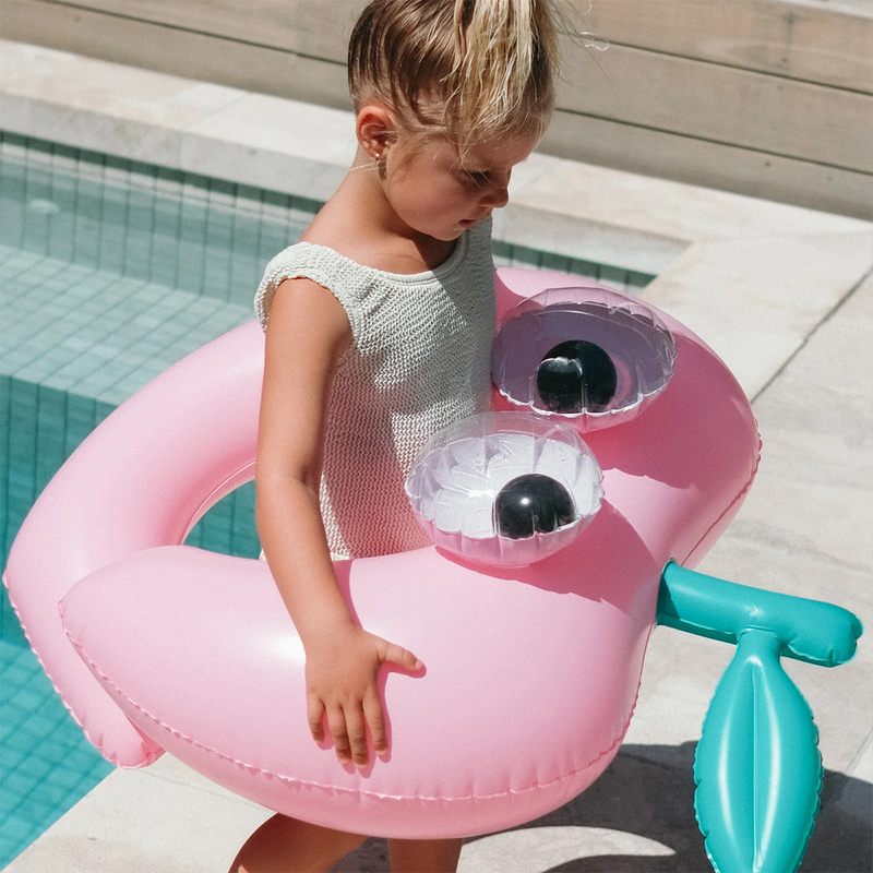 Kiddy Float Poppy the Peach, Sunnylife Kiddy Float Poppy the Peach in Red with model