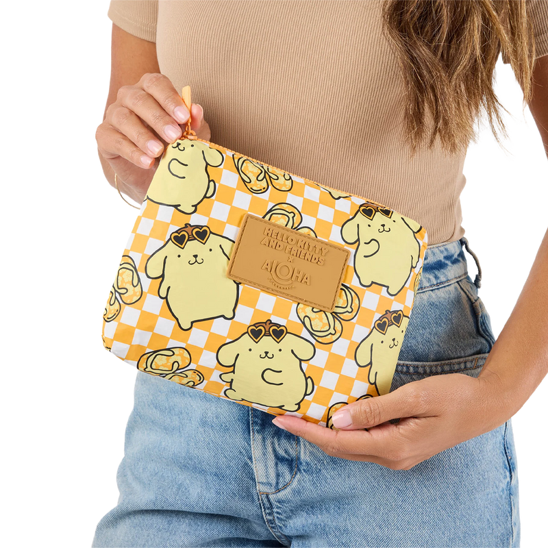 Aloha Collection Pompompurin Check Small Pouch with model