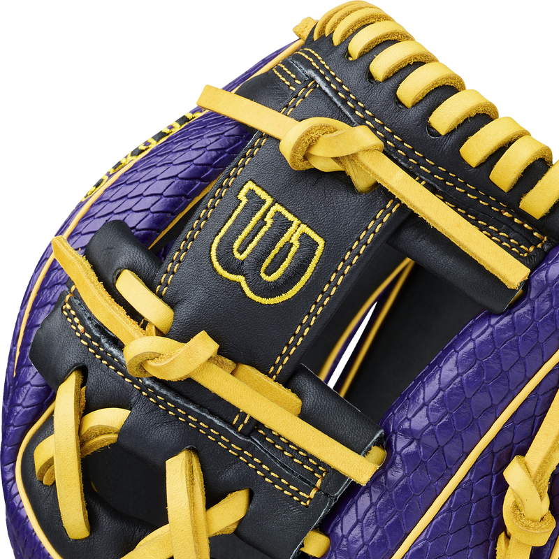 A1000 SMU Infield Mamba - 11.5" H Web, Wilson A1000 SMU Infield Mamba - 11.5" H Web Logo Stitching