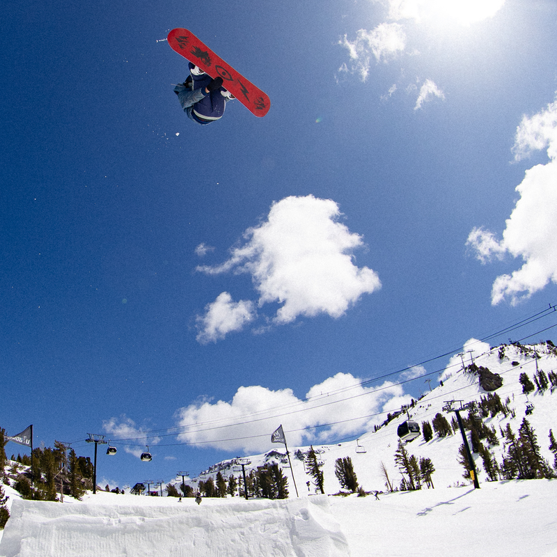 Tweaker Pro 2.0, Jones Snowboards Tweaker Pro 2.0 in the air