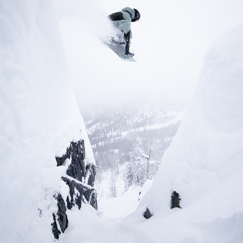 Women's Twin Sister, Jones Snowboards Women's Twin Sister in air