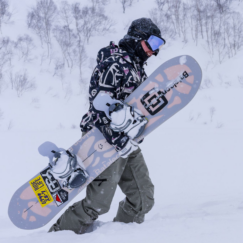 Women's Blaster AW FASE, Bataleon Women's Blaster AW FASE on board under riders arm