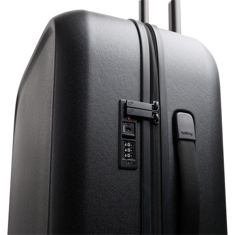 Transit Check-In, Bellroy Transit Check-In in Black with lock system and zipper detail