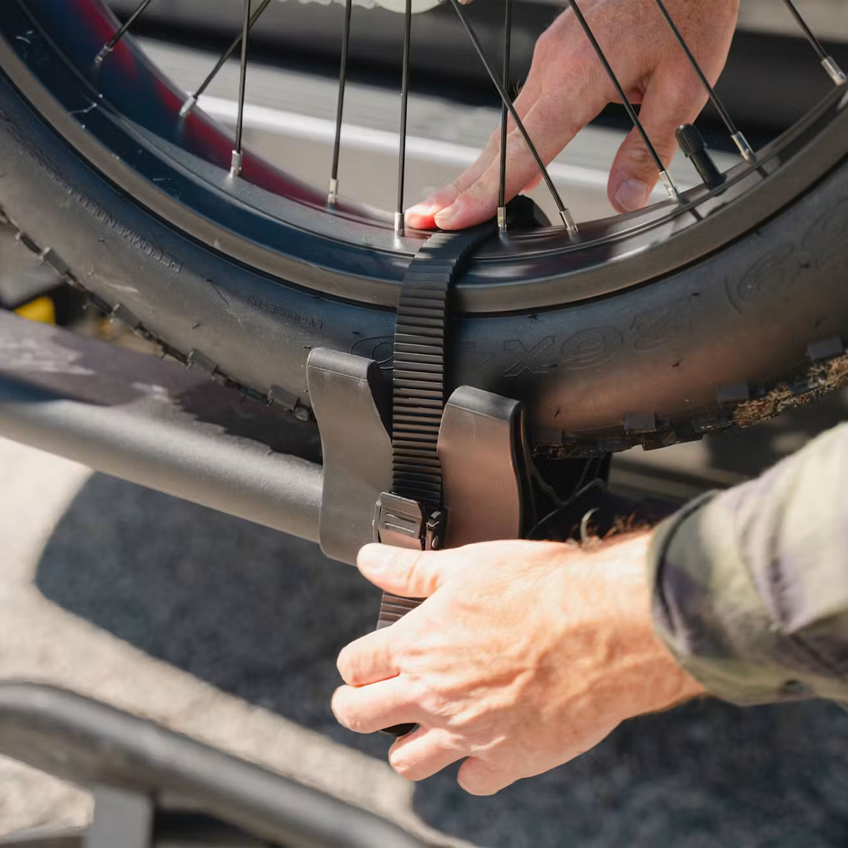 Aventon Hitch Rack Pro alternate view