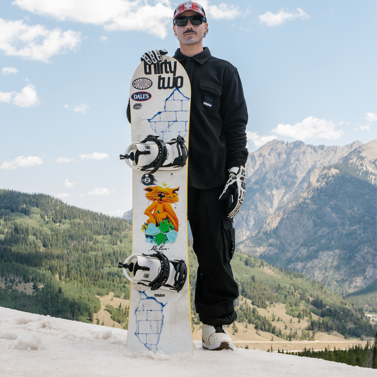 ThirtyTwo XXX Fava Pro with snowboarder and bindings on board standing on snow