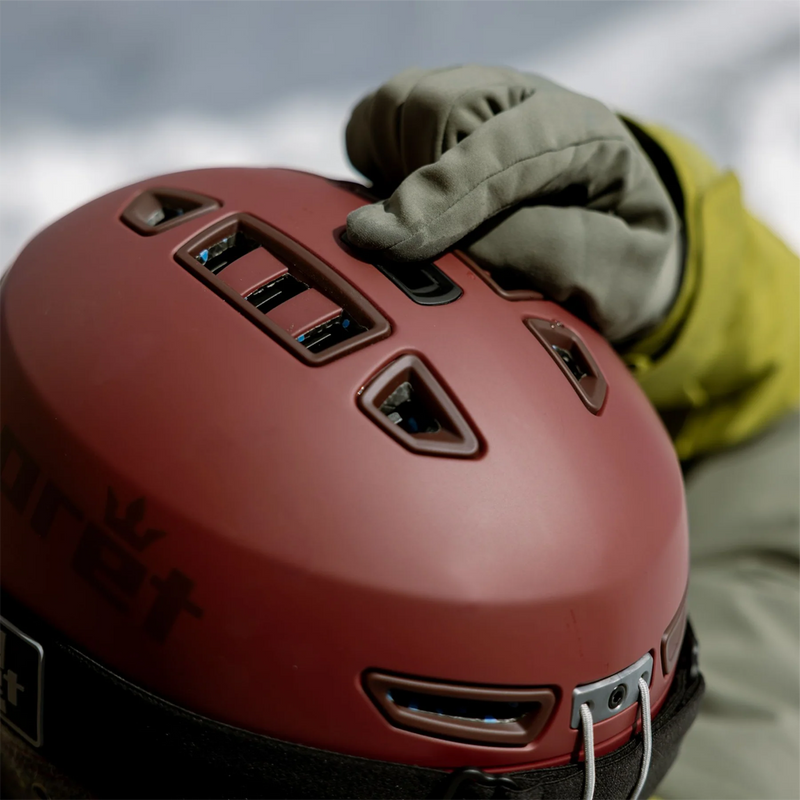 Pret Women's Vision on skier using top venting lever