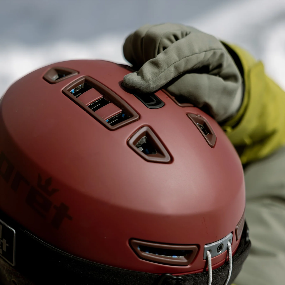 Pret Women's Vision on skier using top venting lever