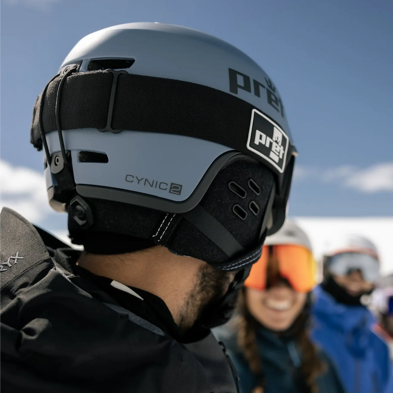 Pret Cynic 2 on skier back view with goggles 