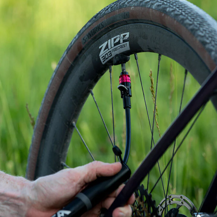 Gravelero Mini Pump with Mount alternate view