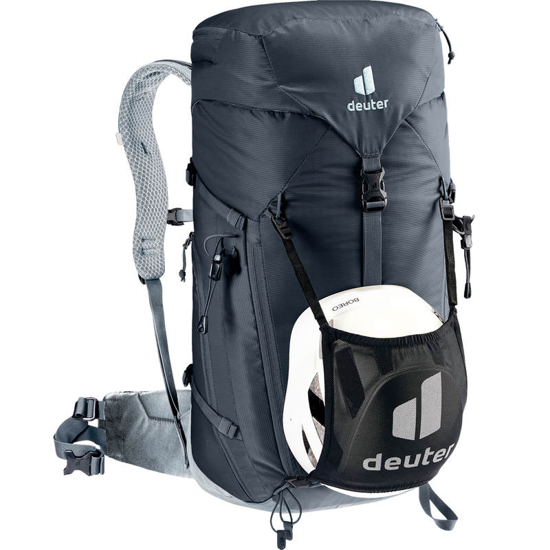 Trail 30, Deuter Trail 30 with helmet