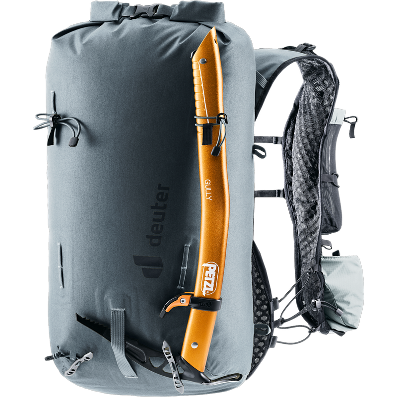 Vertrail 16, Deuter Vertrail 16 pick axe attached