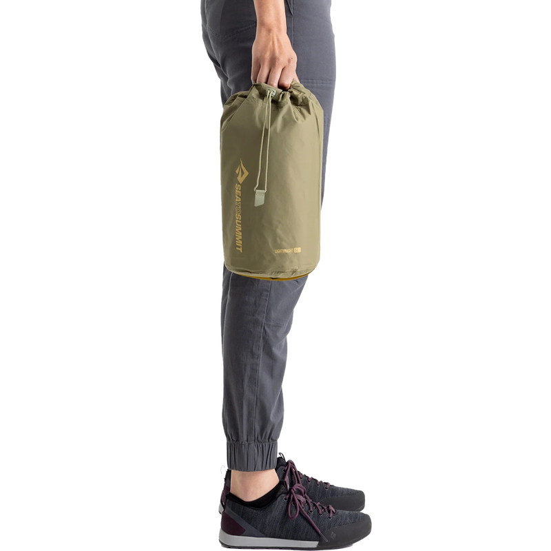 Lightweight Stuff Sack 5L, Sea to Summit Lightweight Stuff Sack 5L carry