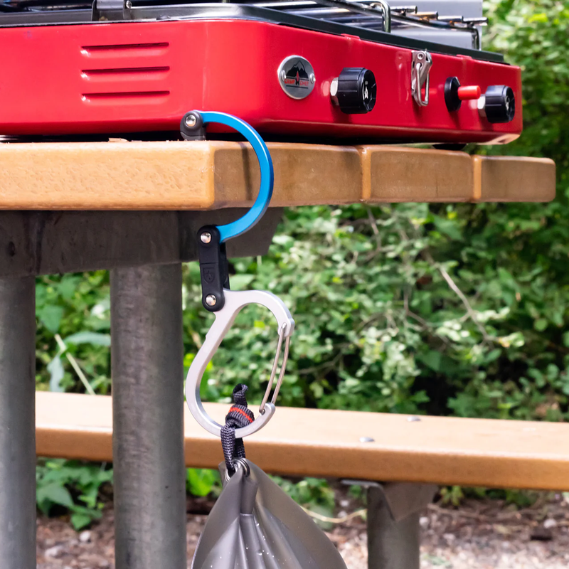 Heroclip Large, Gear Aid Heroclip Large hanging from table