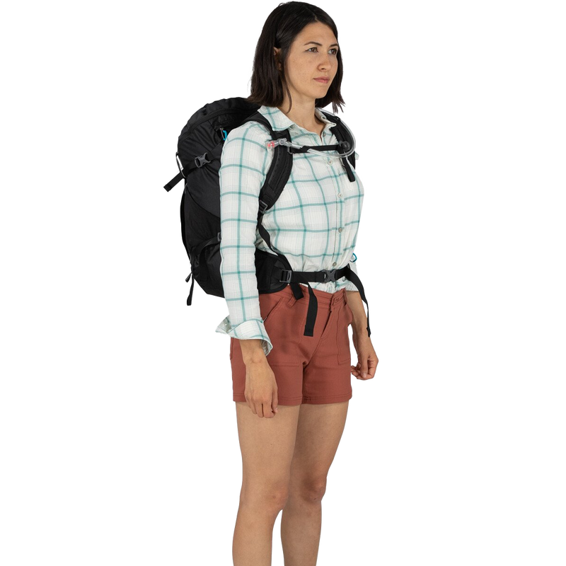 Women's Skimmer 28, Osprey Women's Skimmer 28 front on model
