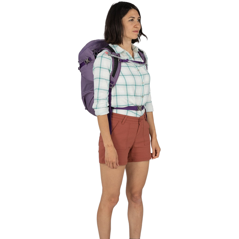 Women's Skimmer 20, Osprey Women's Skimmer 20 front on model