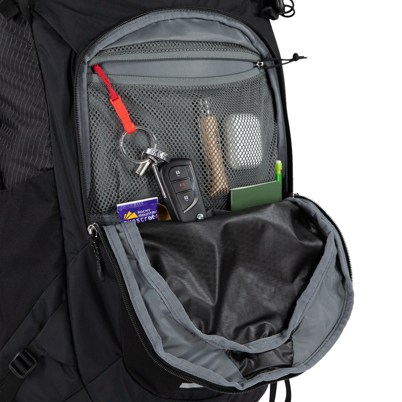 Manta 34, Osprey Manta 34 front storage